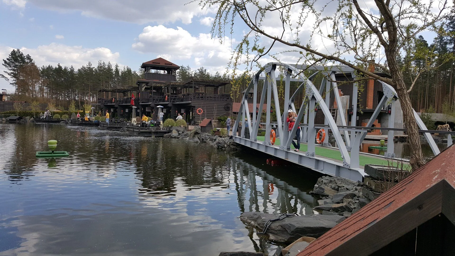 Фото Большой водоем в Брянске в парке