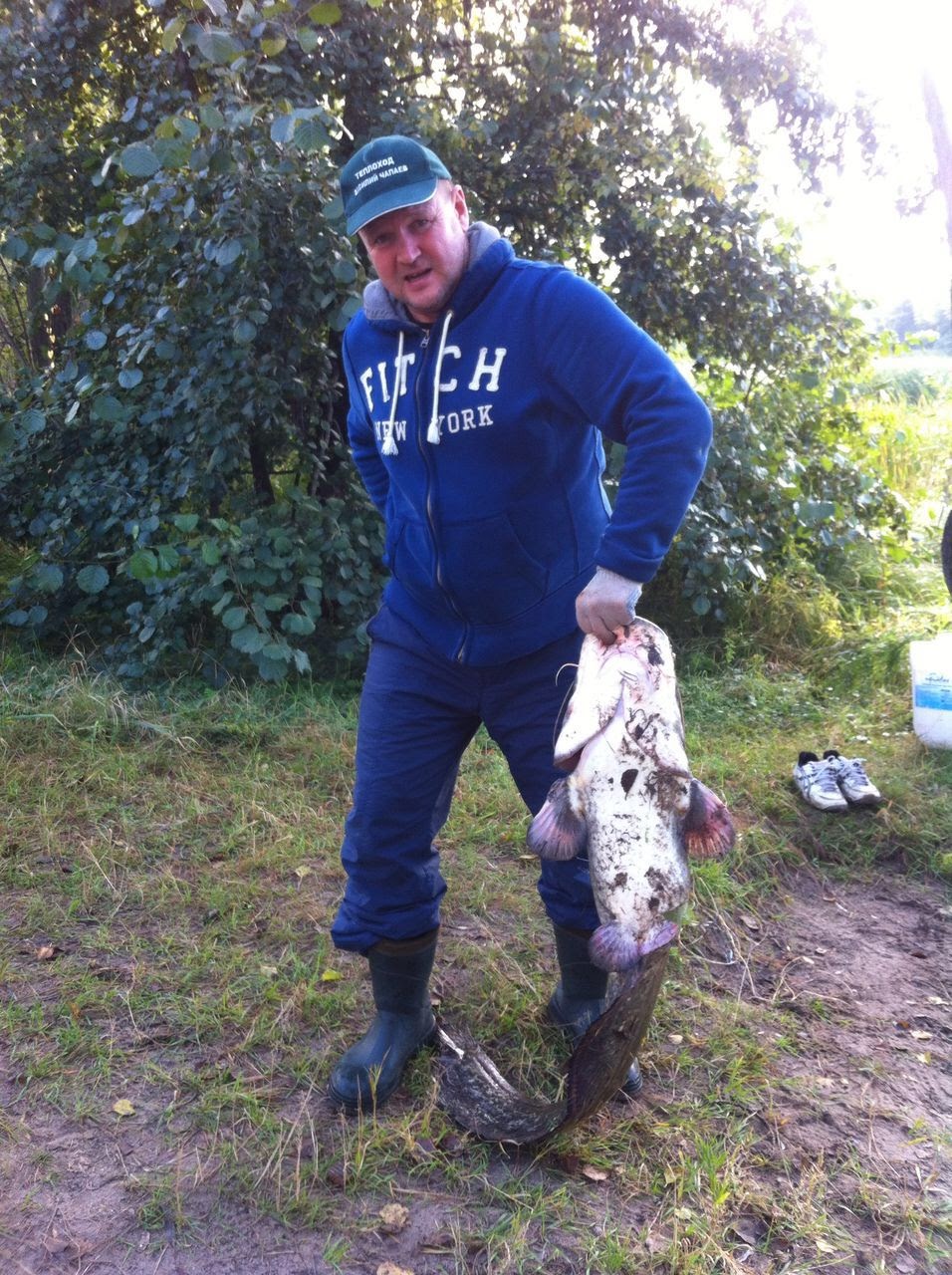 Зарыбление водоема в Твери