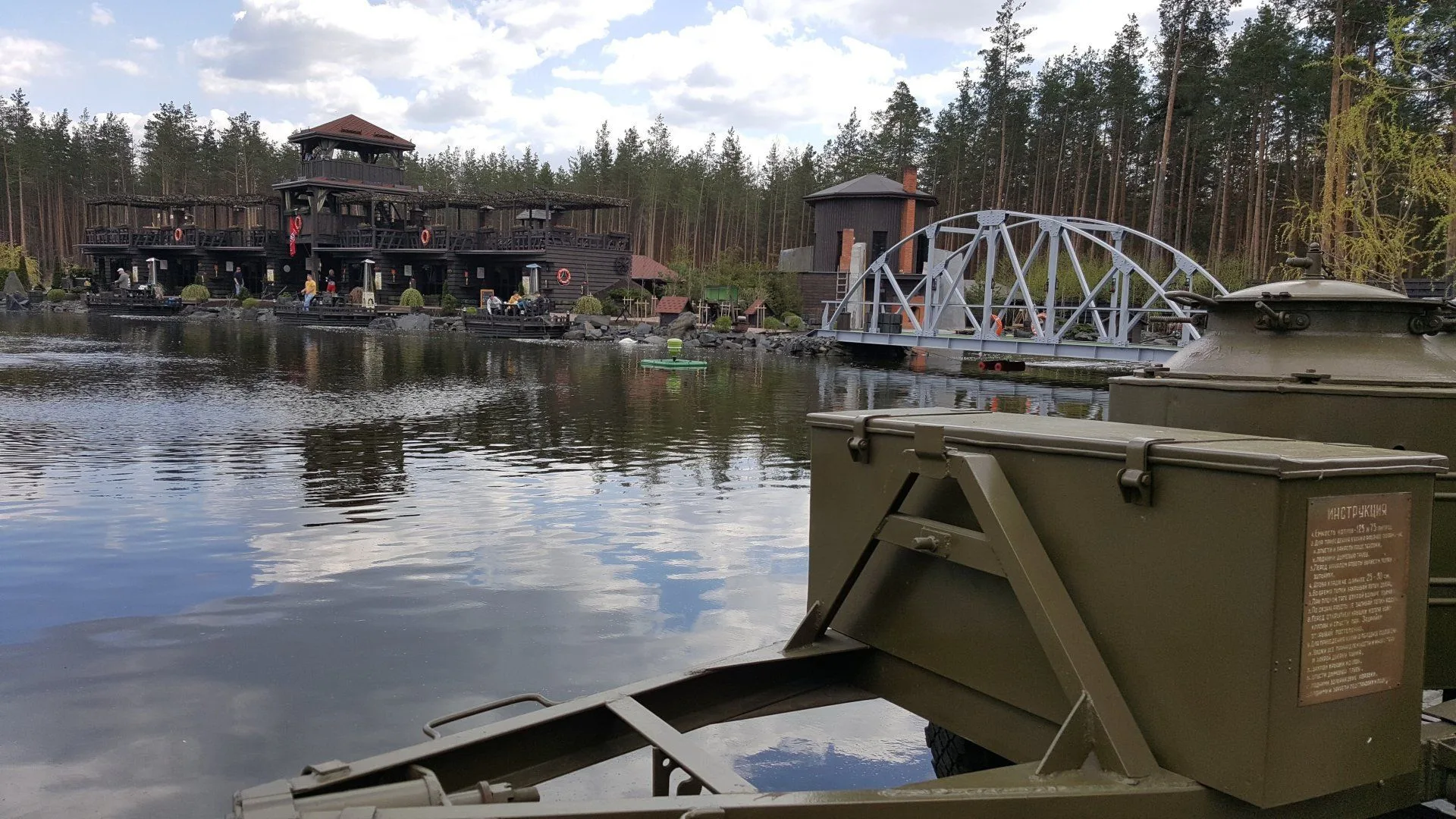 Фото Большой водоем в Брянске в парке