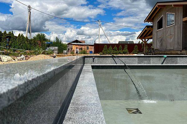 Строительство плавательного пруда с гранитным берегом в Серпухове