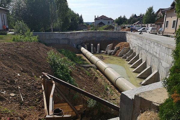 Строительство пруда из бетона в Апрелевке