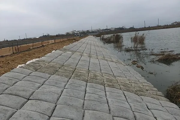 Укрепление берега бетоном