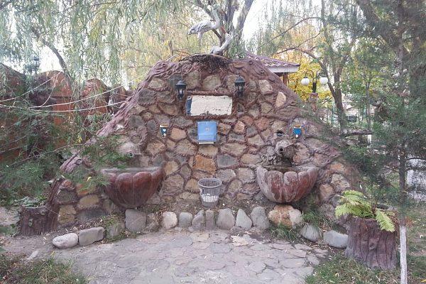 Декоративный водоём из декоративного бетона в Сочи