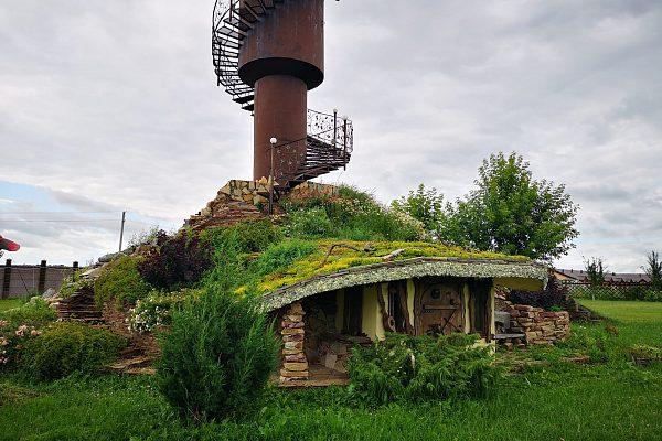 Декоративный пруд с ландшафтным дизайном в Курске