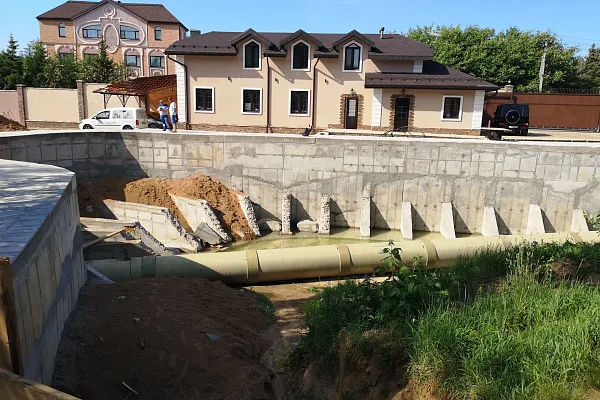 Строительство пруда из бетона в Апрелевке