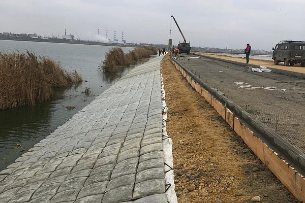 Укрепление берега бетоном
