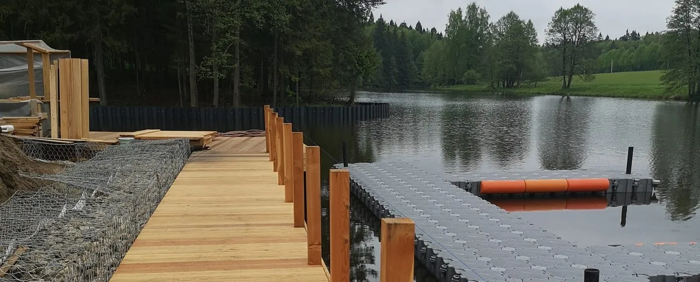 Помосты на природном водоеме