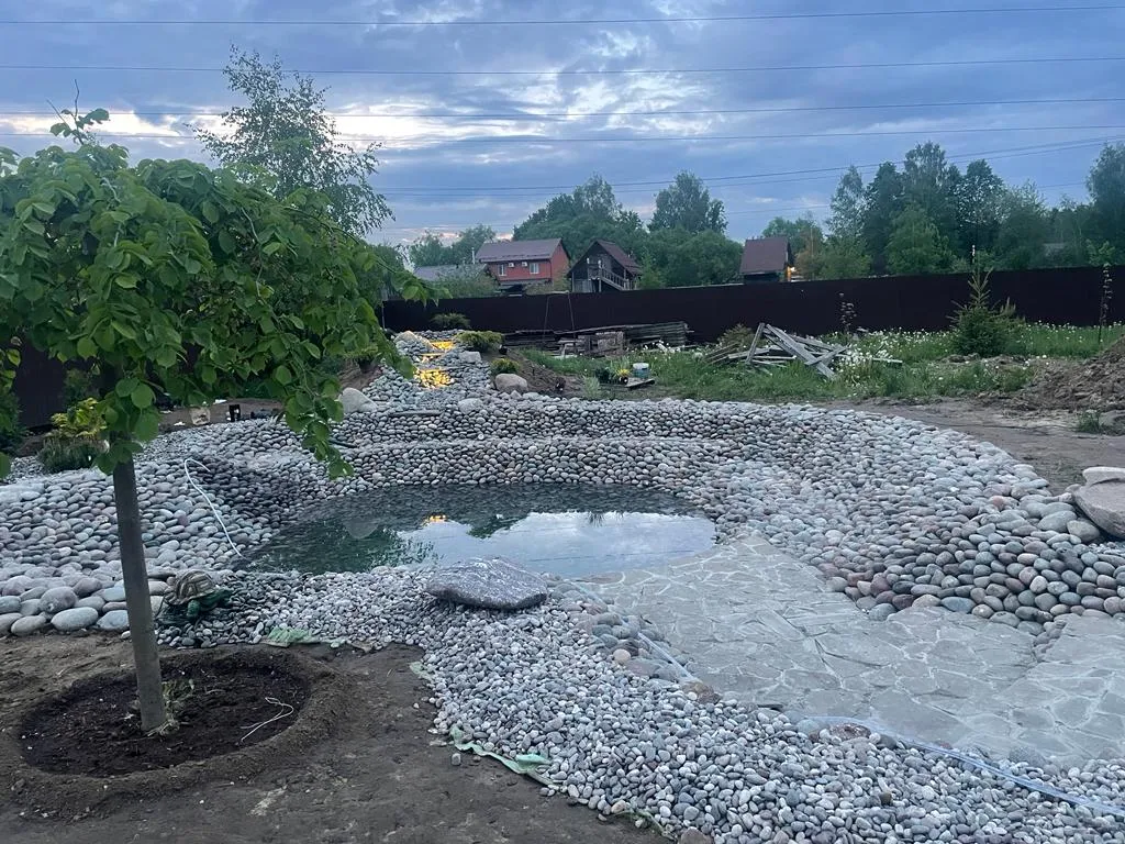 Строительство декоративного водоёма на даче в Серпухове