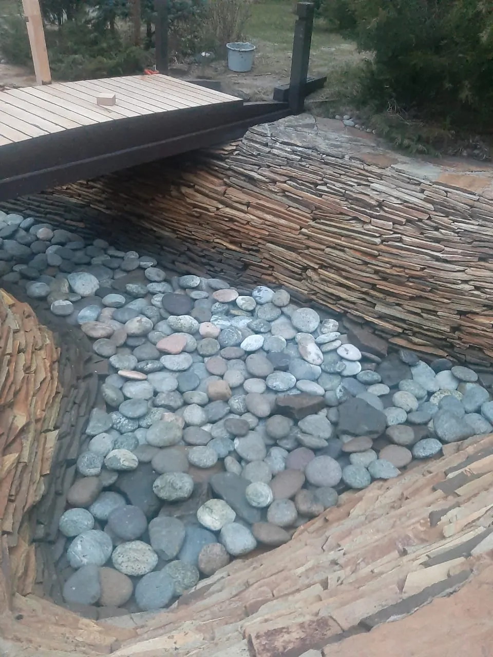 Фото Строительство декоративного водоёма на даче в Серпухове