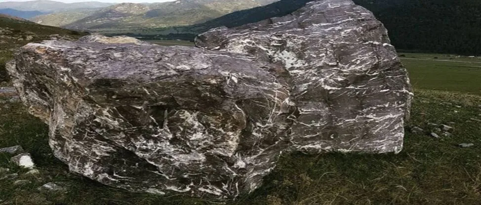 Черный мрамор скальник