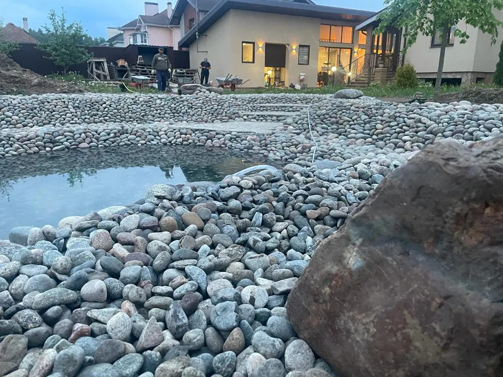 Фото Строительство декоративного водоёма на даче в Серпухове